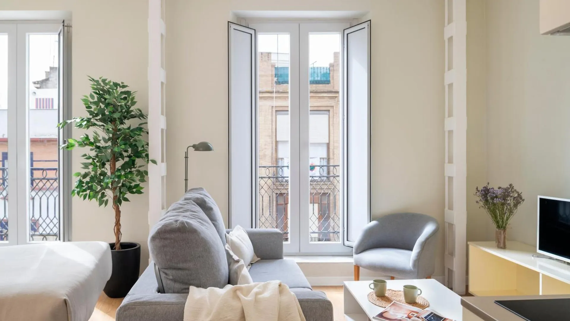 Opera Apartments Alameda Seville